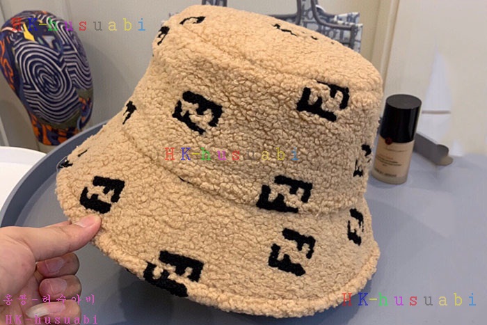NEW 펜디 모자 신상 FD 7544427