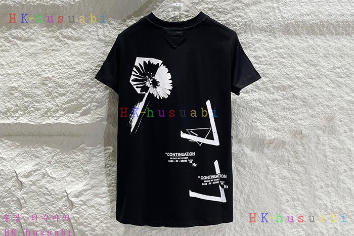 NEW 프라다 반팔티 신상 P 775810