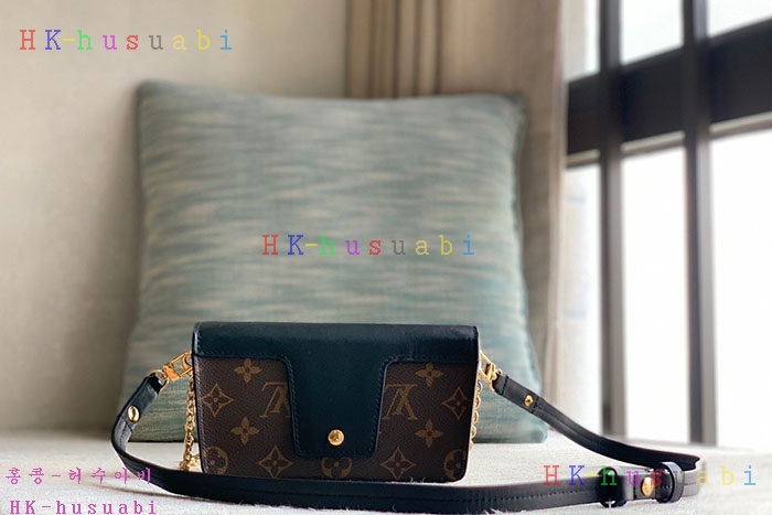 ★미러급★루이비통 패드락 온 스트랩  M80559