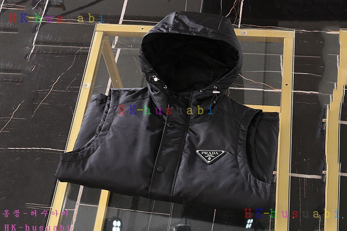 NEW 프라다 패딩조끼 신상 P 44789112