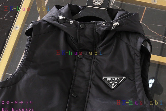 NEW 프라다 패딩조끼 신상 P 44789112