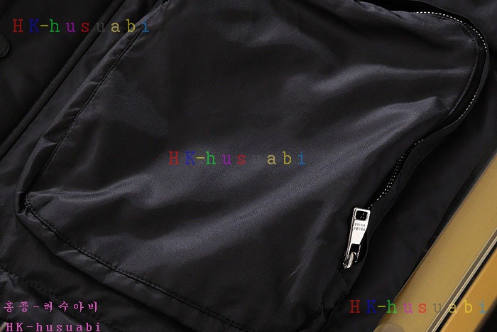 NEW 프라다 패딩조끼 신상 P 44789112