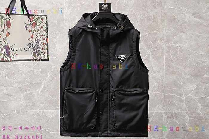NEW 프라다 패딩조끼 신상 P 44789112