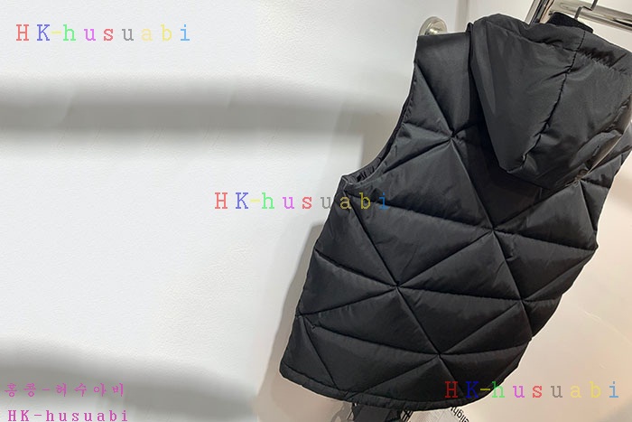 NEW 프라다 패딩조끼 신상 P 992436