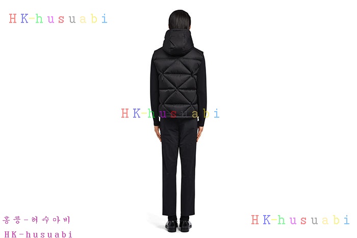 NEW 프라다 패딩조끼 신상 P 992436