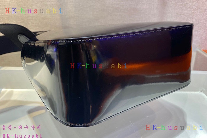 ★미러급★ 프라다 브러시드 레더 핸드백 1BA320(2컬러)