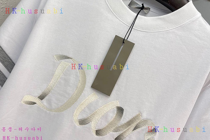 NEW 디올 반팔티 신상 DR 552508