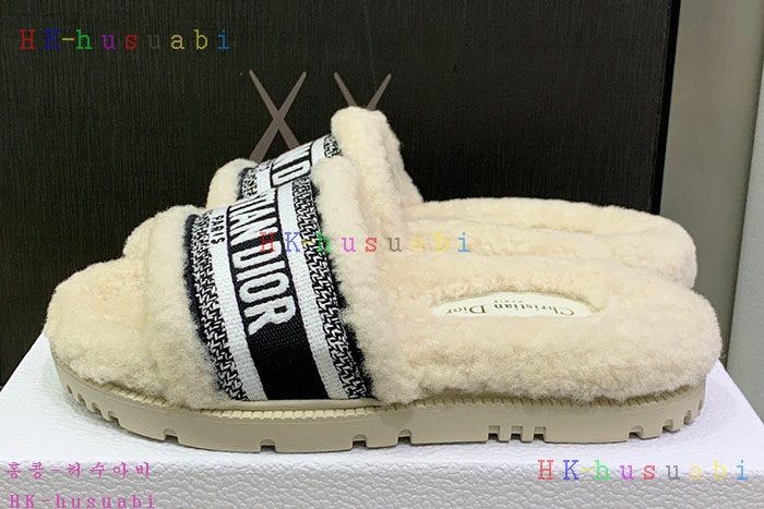 NEW 디올 신발 신상 DR 824556