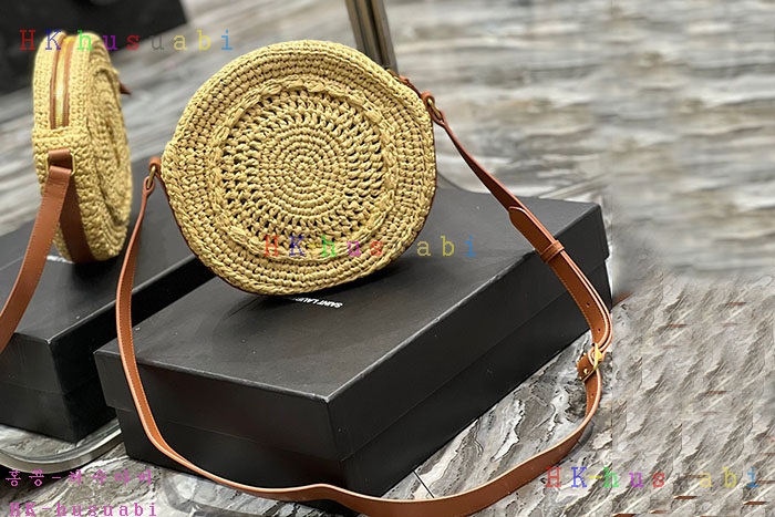 ★미러급★입생로랑 라피아 가죽 SAC ROND 백 685601-3
