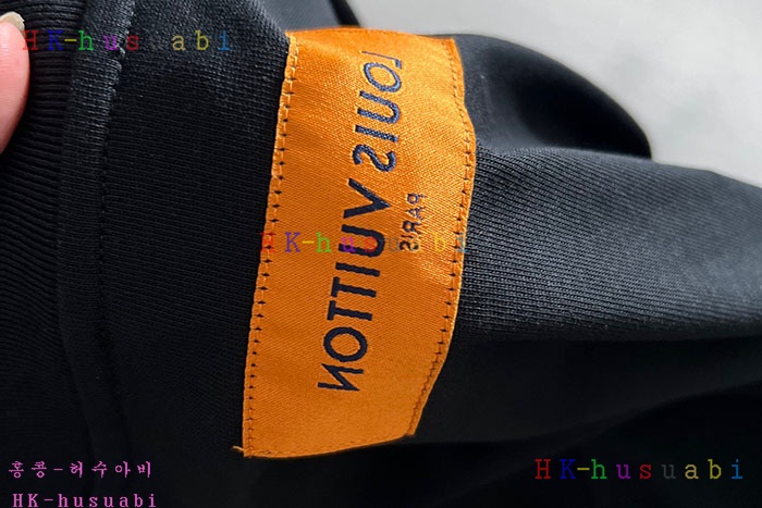 NEW 루이비통 반팔티 신상 LV 958452