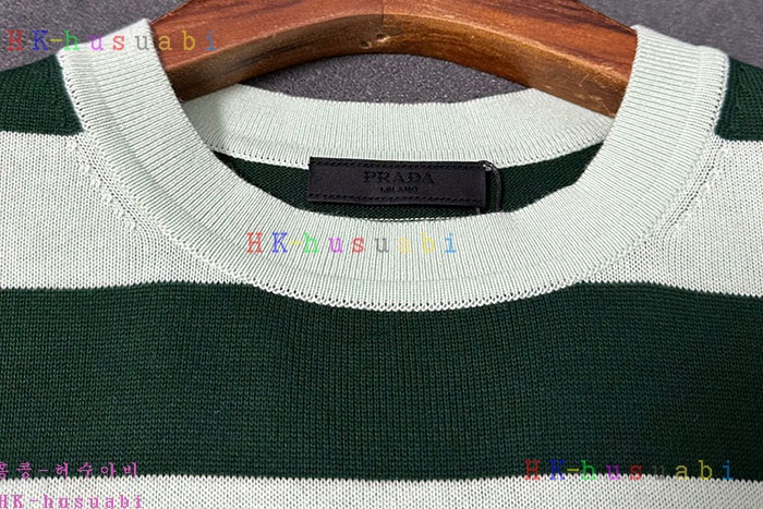 NEW 프라다  반팔티 신상 P 925602