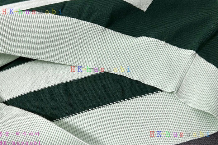 NEW 프라다  반팔티 신상 P 925602