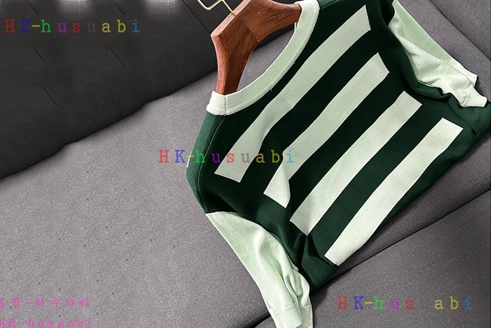NEW 프라다  반팔티 신상 P 925602