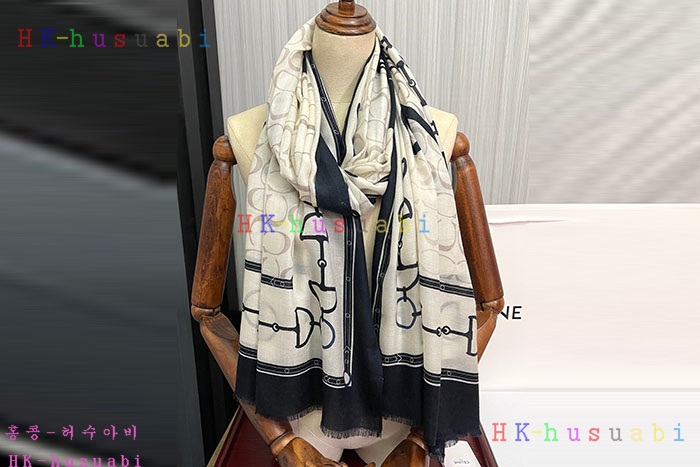 NEW 셀린느 스카프 신상 C 885803